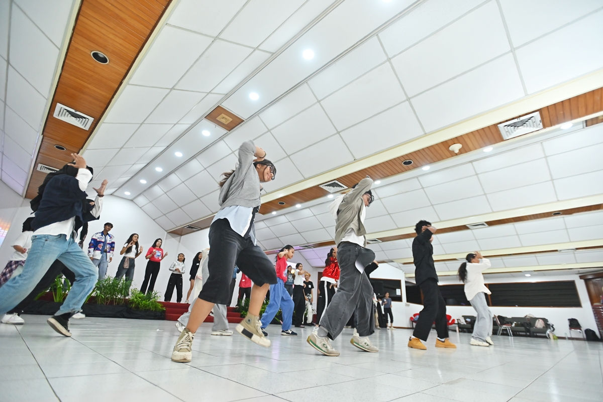 Lokakarya bertajuk “One Day K-Pop Dance Project” oleh KCCI