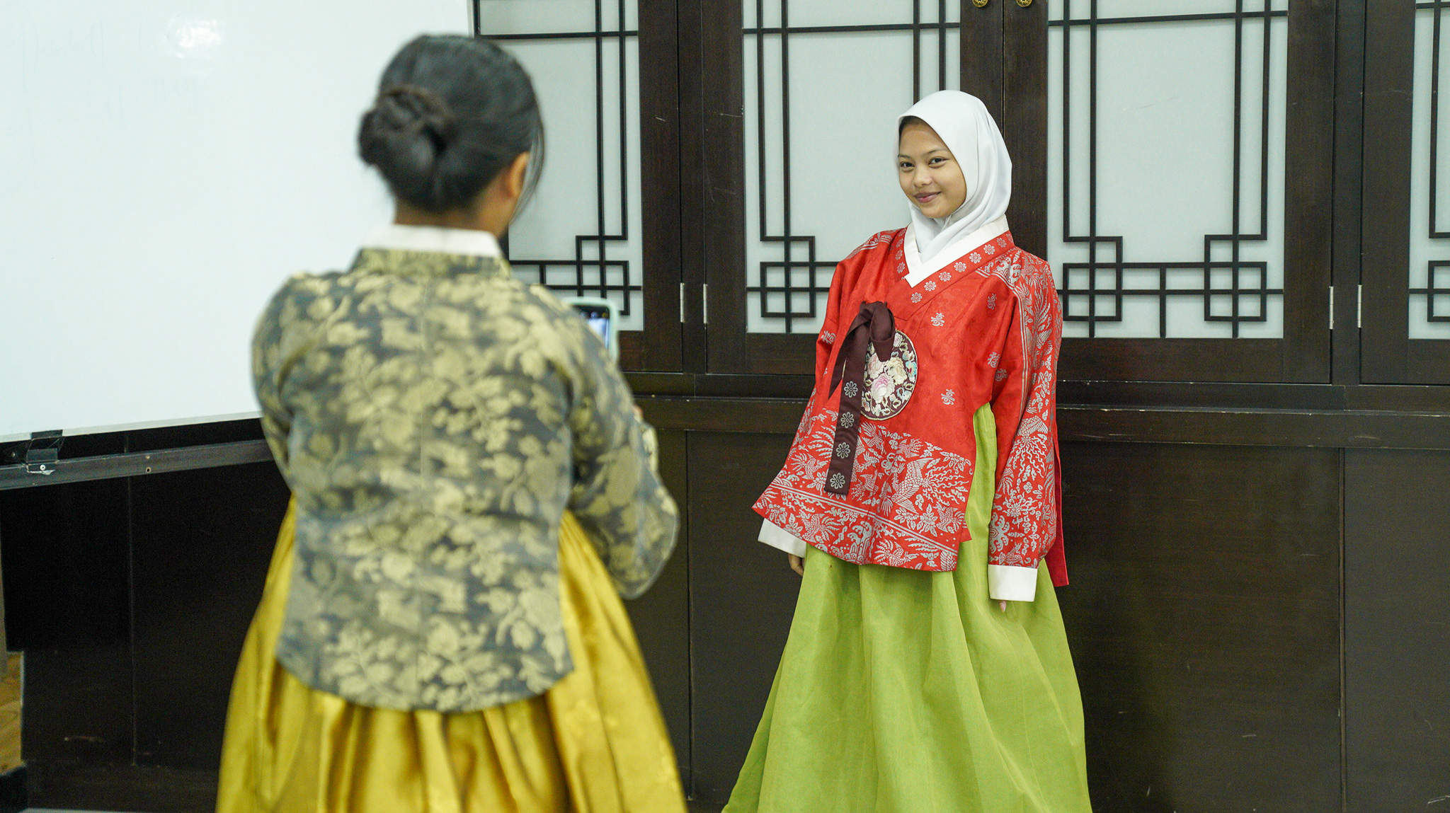 Pengalaman mengenakan Hanbok
