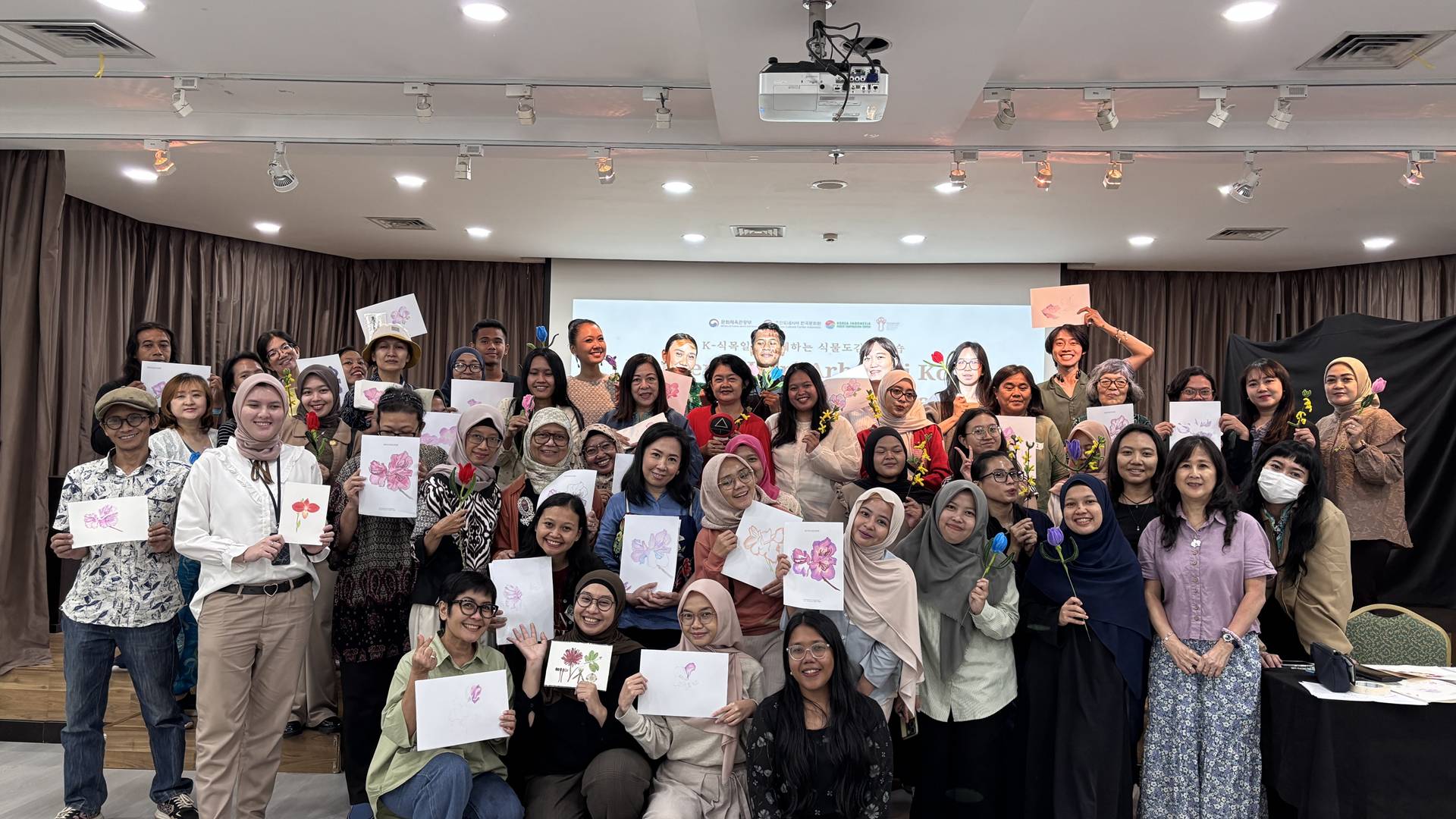 Foto bersama peserta Mengenal Hari Arbor Korea dan Keindahan Seni Botani