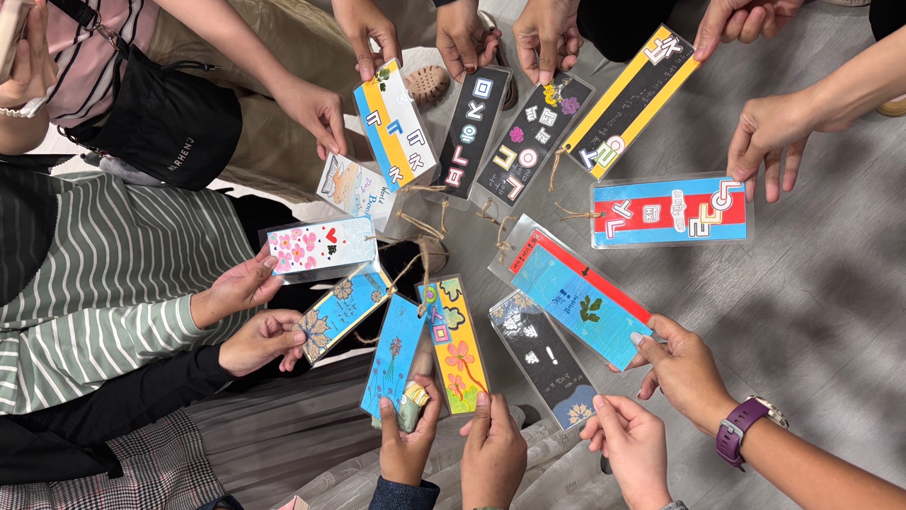 Hasil pembatas buku yang dibuat oleh peserta