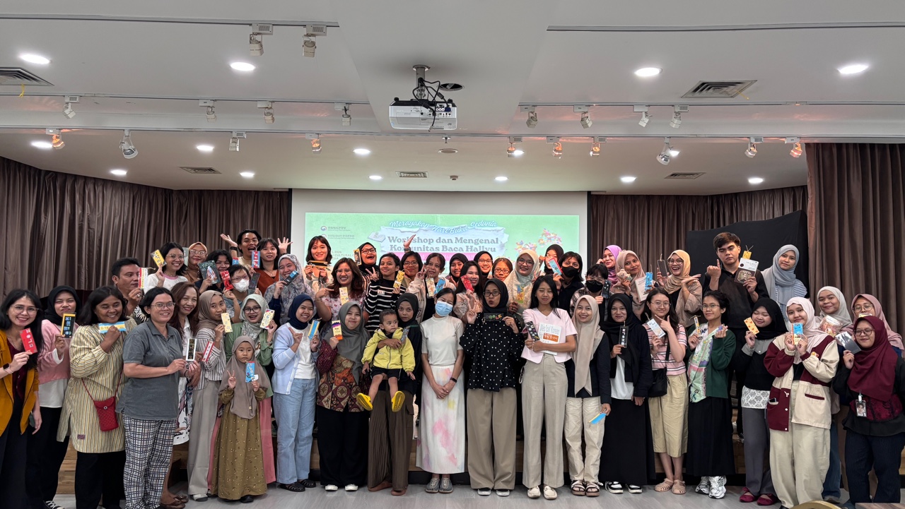 Foto bersama peserta Workshop dan Mengenal Komunitas Baca Hallyu