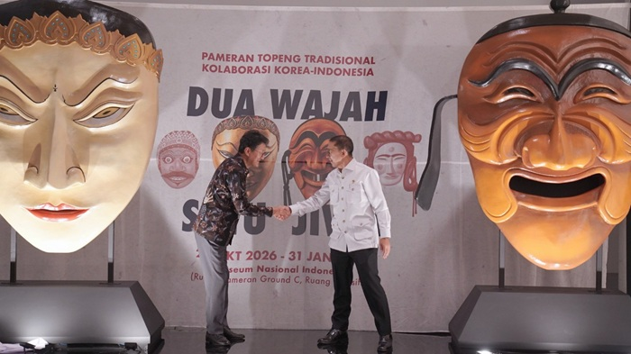 Scene of the unveiling ceremony of the Korea-Indonesia large mask