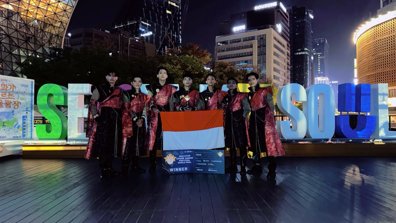 Tim EXNITE berfoto usai meraih kemenangan di 2026 KCDF World Final